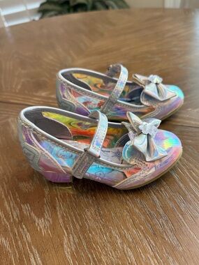 Frozen Iridescent toddler Kids heel Shoes - Silver Holographic